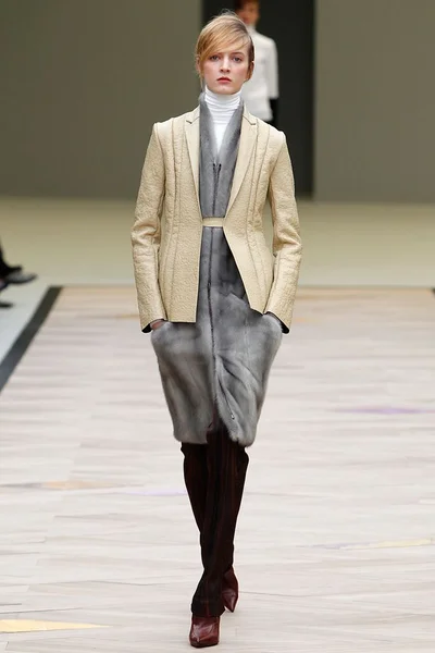 Look 25